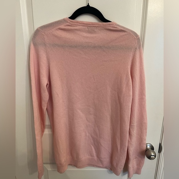 LL Bean Classic Cashmere Pink Sweater Size Large - Picture 7 of 10